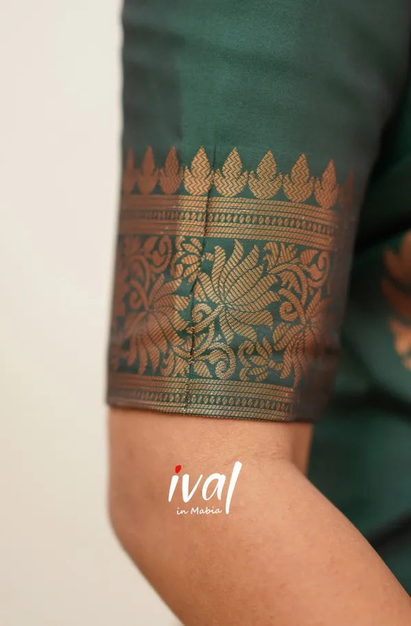 Green_Woven_Kanjivaram_Silk_Saree_with_Saree_Cover